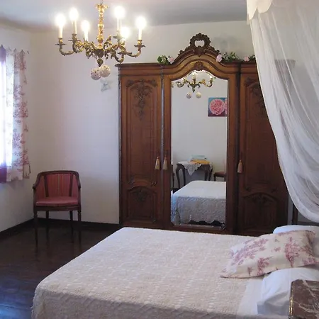 לינה וארוחת בוקר Casa Pace *